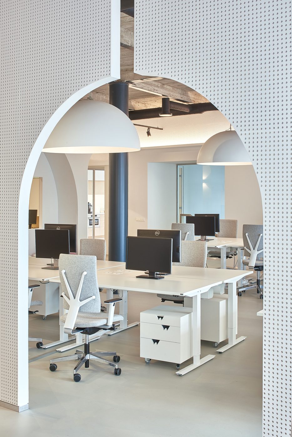 Wix offices — arch-framed workstation